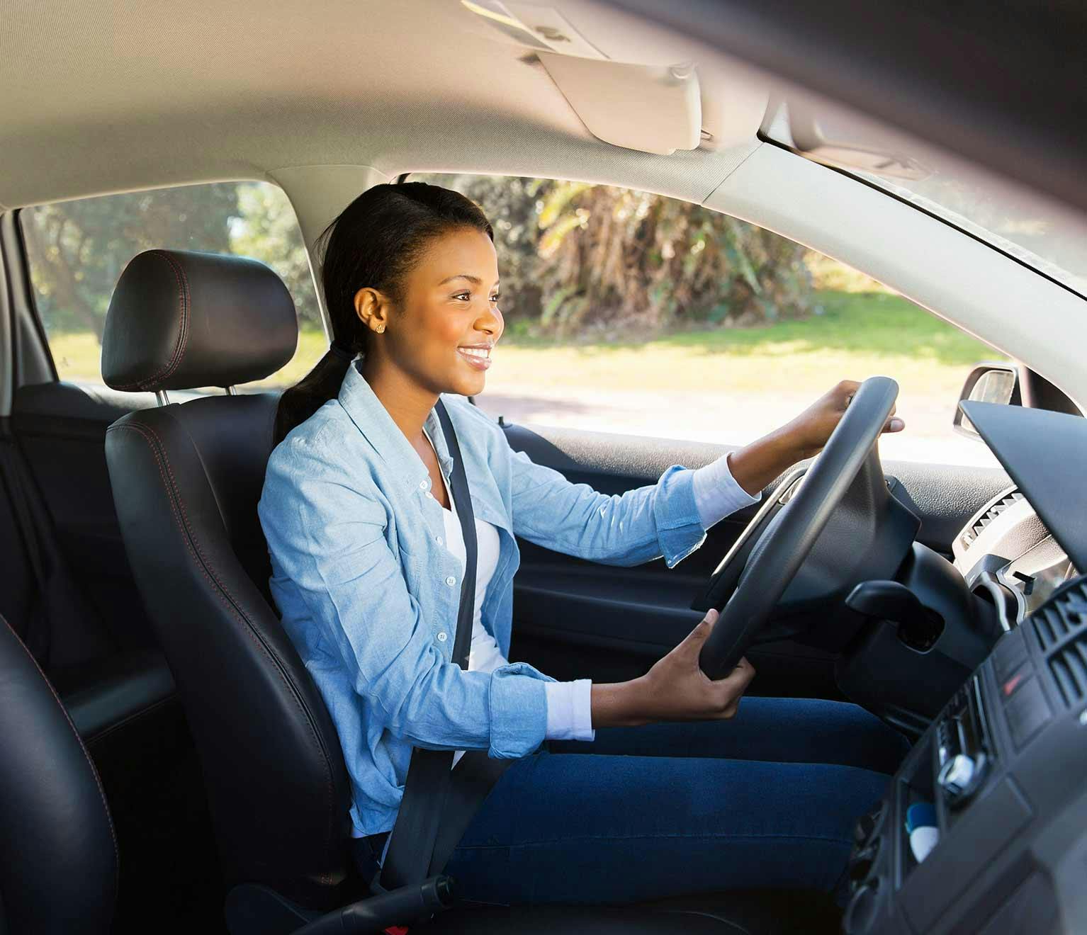Woman driving car safely and avoiding distracted driving.